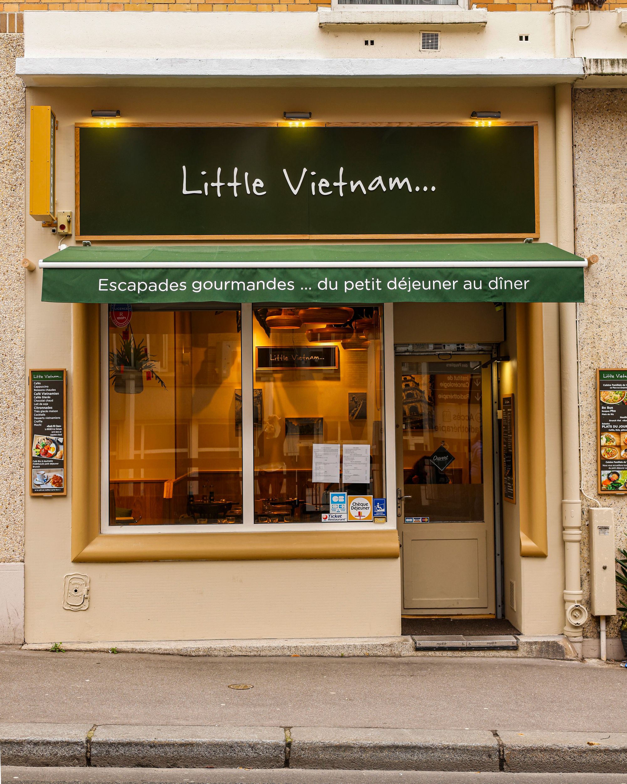 Façade du restaurant Little Vietnam, rue des Peupliers